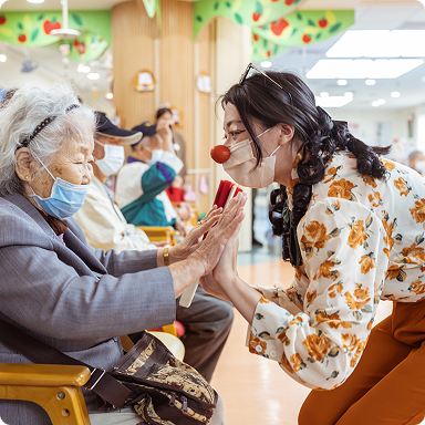 為高齡者（小丑）
